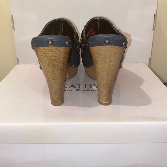 Kathy Van Zeeland VCADY Embellished Clogs, Size 7.5, Color: Blue - Picture 11 of 15